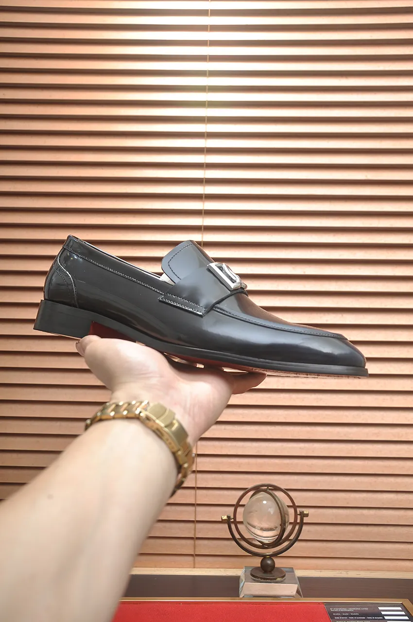 Men's men's shoes 💰500💶🌲 DG top 🔍🔍Men's new leather shoes 🚹 are on sale at the same time at the counter ⚠The uppers are imported cowhide from Italy, the entire imported cowhide lining, imported accessories 💪💪, completely 1⃣️ vs 1⃣️ replica 🇮 🇹💪💪, ⚠Sole: The original sole is specially provided by the original factory, the exclusive movable molded sole is super comfortable, ⚠The original factory follows the order, 🔍🔍high quality, you can enter and exit the counter at will, welcome to compare ⚠Size: 38-44 (45 customized)